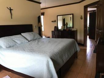 Se vende condominio de 3 habitaciones en La Asunción de Belén 23-2462