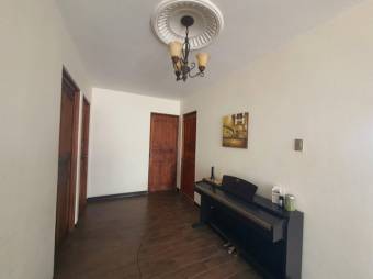 Se vende espaciosa casa de 2 plantas con balco en San Pablo de Heredia 24-457