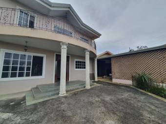 Se vende espaciosa casa de 2 plantas con balco en San Pablo de Heredia 24-457