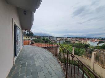 Se vende espaciosa casa de 2 plantas con balco en San Pablo de Heredia 24-457