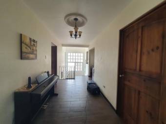 Se vende espaciosa casa de 2 plantas con balco en San Pablo de Heredia 24-457