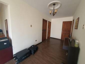 Se vende espaciosa casa de 2 plantas con balco en San Pablo de Heredia 24-457