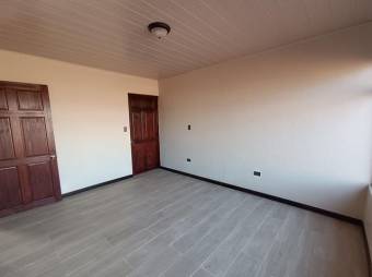 Se vende espaciosa casa con patio y terraza en San Pablo de Heredia 24-286