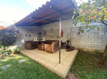 Se vende espaciosa casa para inversión en condominio de San Francisco en Heredia 23-1273