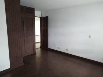 Se vende espacioso apartamento en condominio de San Pablo de Heredia 24-1239