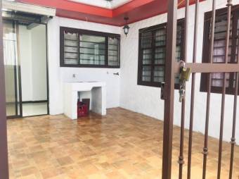 Se vende espacioso apartamento en condominio de San Pablo de Heredia 24-1239