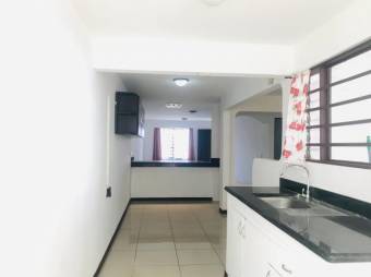 Se vende espacioso apartamento en condominio de San Pablo de Heredia 24-1239