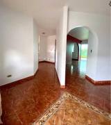 Se vende espaciosa casa de 2 plantas con amplio patio en San Francisco de Heredia 23-143