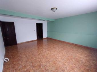 Se vende espaciosa casa de 2 plantas con amplio patio en San Francisco de Heredia 23-143