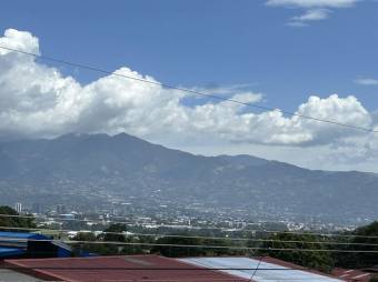 Se vende moderna y espaciosa casa de 2 plantas en San Pablo de Heredia 24-415