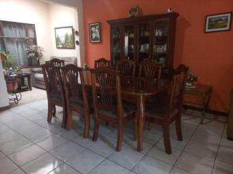 Se vende espaciosa casa con patio y terraza en Heredia Centro 24-736