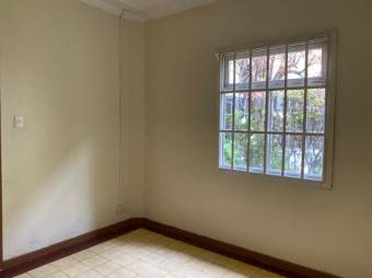 Se vende amplia casa junto con 2 apartamentos en Uruca de san José 24-405