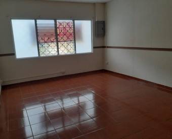 Se vende amplia casa junto con 2 apartamentos en Uruca de san José 24-405