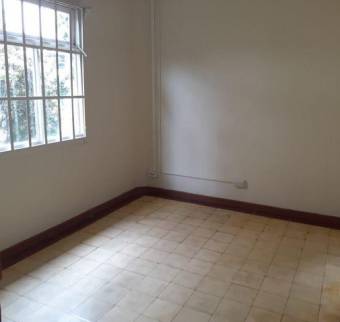 Se vende amplia casa junto con 2 apartamentos en Uruca de san José 24-405