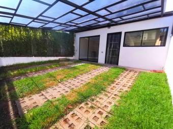 Se vende moderna casa a estrenar con uso de suelo mixto en Santiago de San Rafael 24-819