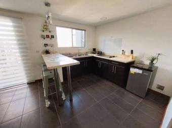 Se vende espacioso apartamento amueblado en San Francisco 2 Ríos de San José 24-1167