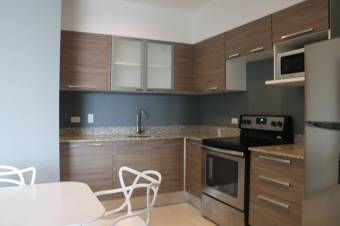 Se vende moderno y espacioso apartamento con amplio jardín en Ulloa de Heredia 24-242