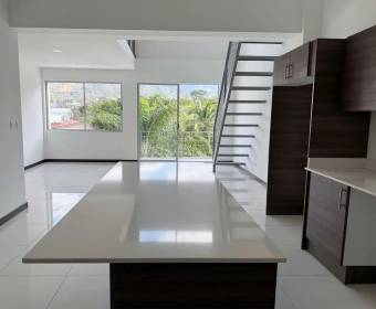 Apartamento a la venta en condominio ubicado en Santa Ana.