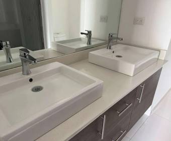 Apartamento a la venta en condominio ubicado en Santa Ana.