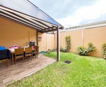 House for sale in a condominium located in San Rafael de Montes de Oca.