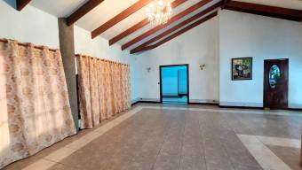 Se vende moderna casa con piscina en Freses Curridabat 25-914 Se vende moderna casa con piscina en Freses Curridabat 25-914