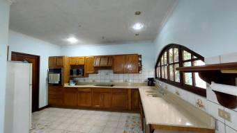 Se vende moderna casa con piscina en Freses Curridabat 25-914 Se vende moderna casa con piscina en Freses Curridabat 25-914