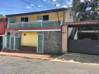 Edificio de Apartamentos, 3 Apartamentos, Potencial para Airbnb, Ciudad Colon