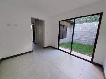 Se alquila apartamento nuevo con patio en la Aurora 25-1403