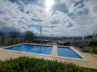 Se vende espaciosa casa en condominio de Ulloa Heredia 25-1446