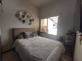 Se vende espaciosa casa en condominio de Ulloa Heredia 25-1446