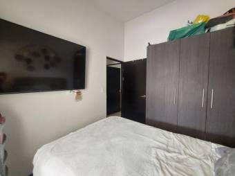 Se vende espaciosa casa en condominio de Ulloa Heredia 25-1446