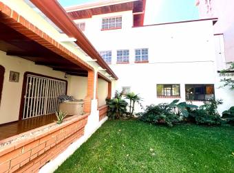 Versatile Investment Opportunity Main Residence & 2 Apartments 