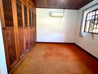 Versatile Investment Opportunity Main Residence & 2 Apartments 