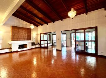 Versatile Investment Opportunity Main Residence & 2 Apartments 