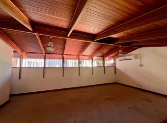 Versatile Investment Opportunity Main Residence & 2 Apartments 