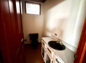 Versatile Investment Opportunity Main Residence & 2 Apartments 