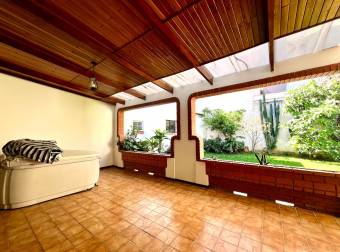 Versatile Investment Opportunity Main Residence & 2 Apartments 