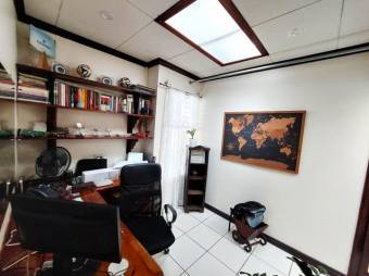 Se vende espaciosa casa en Rohrmoser cerca de la embajada Centro Americana 25-139 Se vende espaciosa casa en Rohrmoser cerca de la embajada Centro Americana 25-139