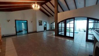 Se vende moderna casa con piscina en Freses Curridabat 25-914 Se vende moderna casa con piscina en Freses Curridabat 25-914