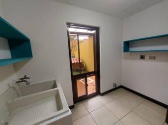 Se vende casa con patio en condominio de Montes de oca 25-1242 Se vende casa con patio en condominio de Montes de oca 25-1242