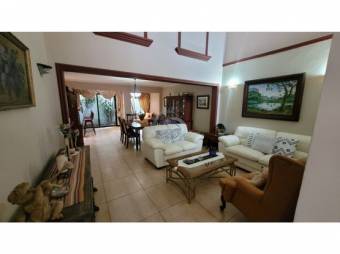 Se Vende Casa en Residencial, Altamonte, Curridabat.