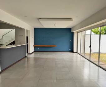 Modern two-story house for sale in the Vía Horizonte condominium in Bello Horizonte, Escazú. 