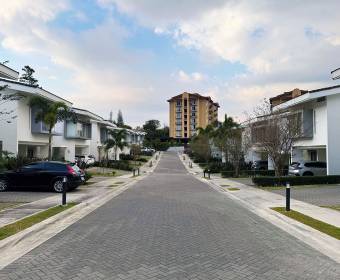 Casa a la venta en condominio Vía Horizonte en Bello Horizonte de Escazú. 