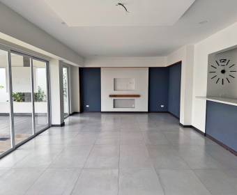 Modern two-story house for sale in the Vía Horizonte condominium in Bello Horizonte, Escazú. 