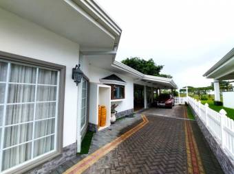 Se vende moderna casa con patio y terraza en condómino de Guácima Alajuela 24-919 Se vende moderna casa con patio y terraza en condómino de Guácima Alajuela 24-919