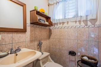 Se vende amplia finca con mas de 5,200m2 en Garita Alajuela 25-663