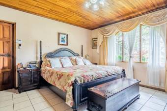 Se vende amplia finca con mas de 5,200m2 en Garita Alajuela 25-663