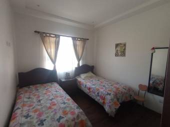 Se vende espaciosa casa con lote de 1,186m2 en Escazú Centro 25-1481