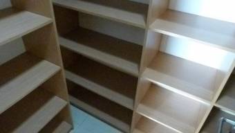 Se vende moderna casa con patio en condominio de Escazú 23-2975