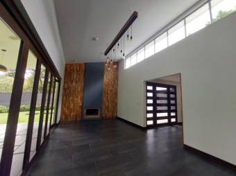 Se vende lujosa casa con amplio lote plano en Ángeles de Heredia 25-1255 Se vende lujosa casa con amplio lote plano en Ángeles de Heredia 25-1255